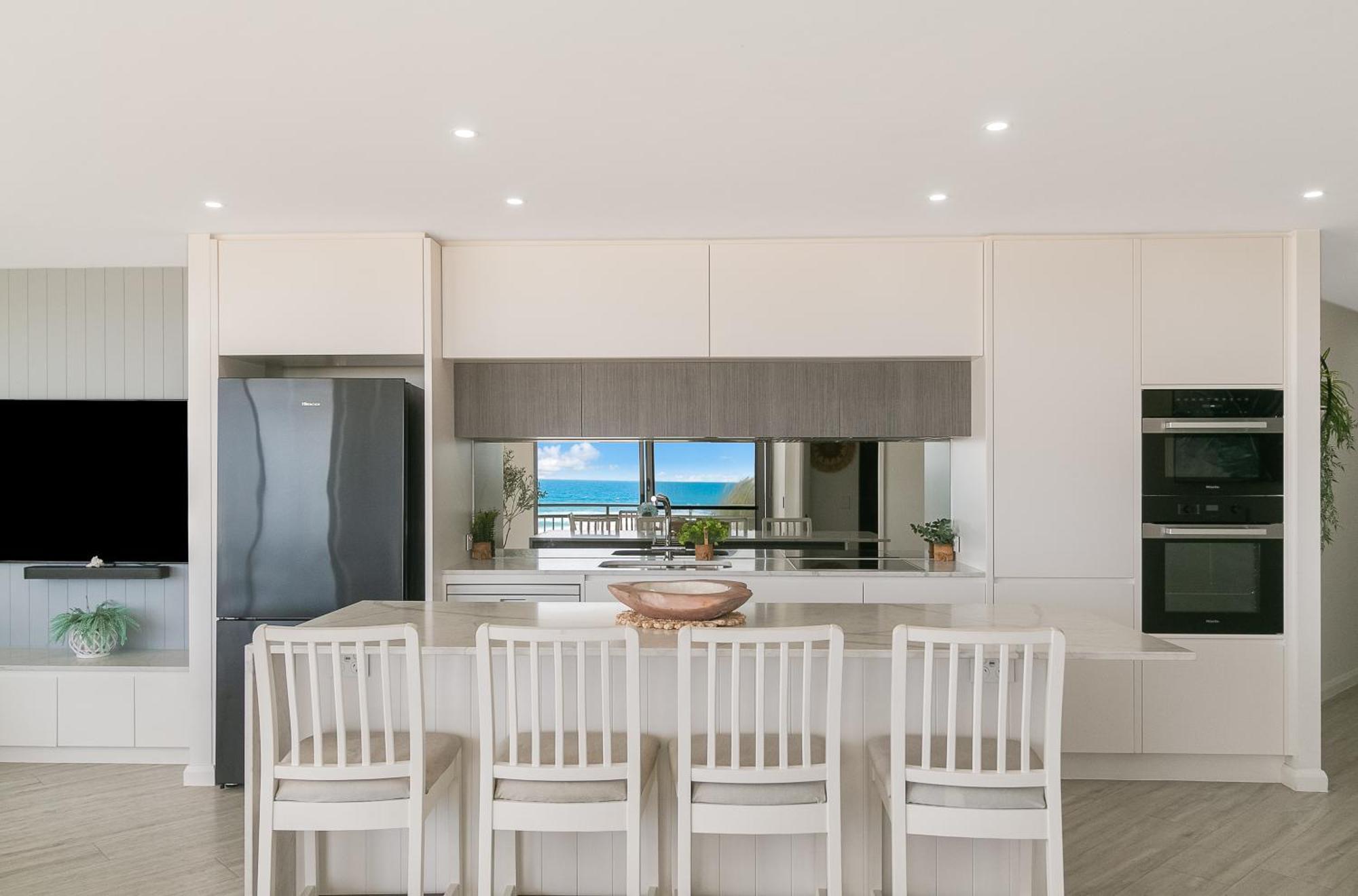 Oceanside Resort - Absolute Beachfront Apartments Gold Coast Zewnętrze zdjęcie