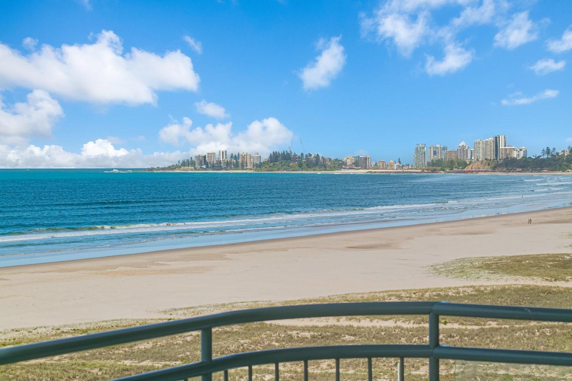 Oceanside Resort - Absolute Beachfront Apartments Gold Coast Zewnętrze zdjęcie