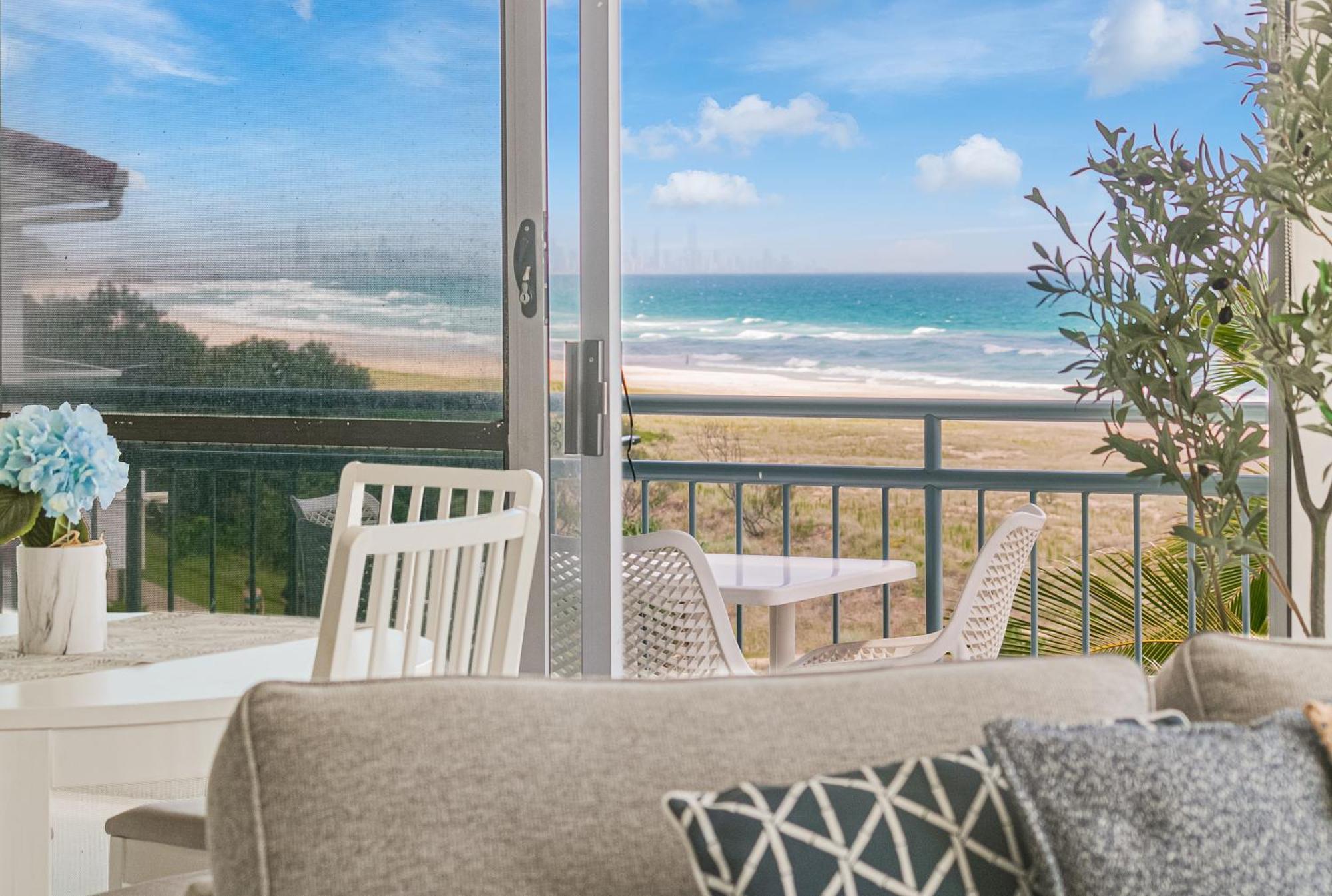 Oceanside Resort - Absolute Beachfront Apartments Gold Coast Zewnętrze zdjęcie