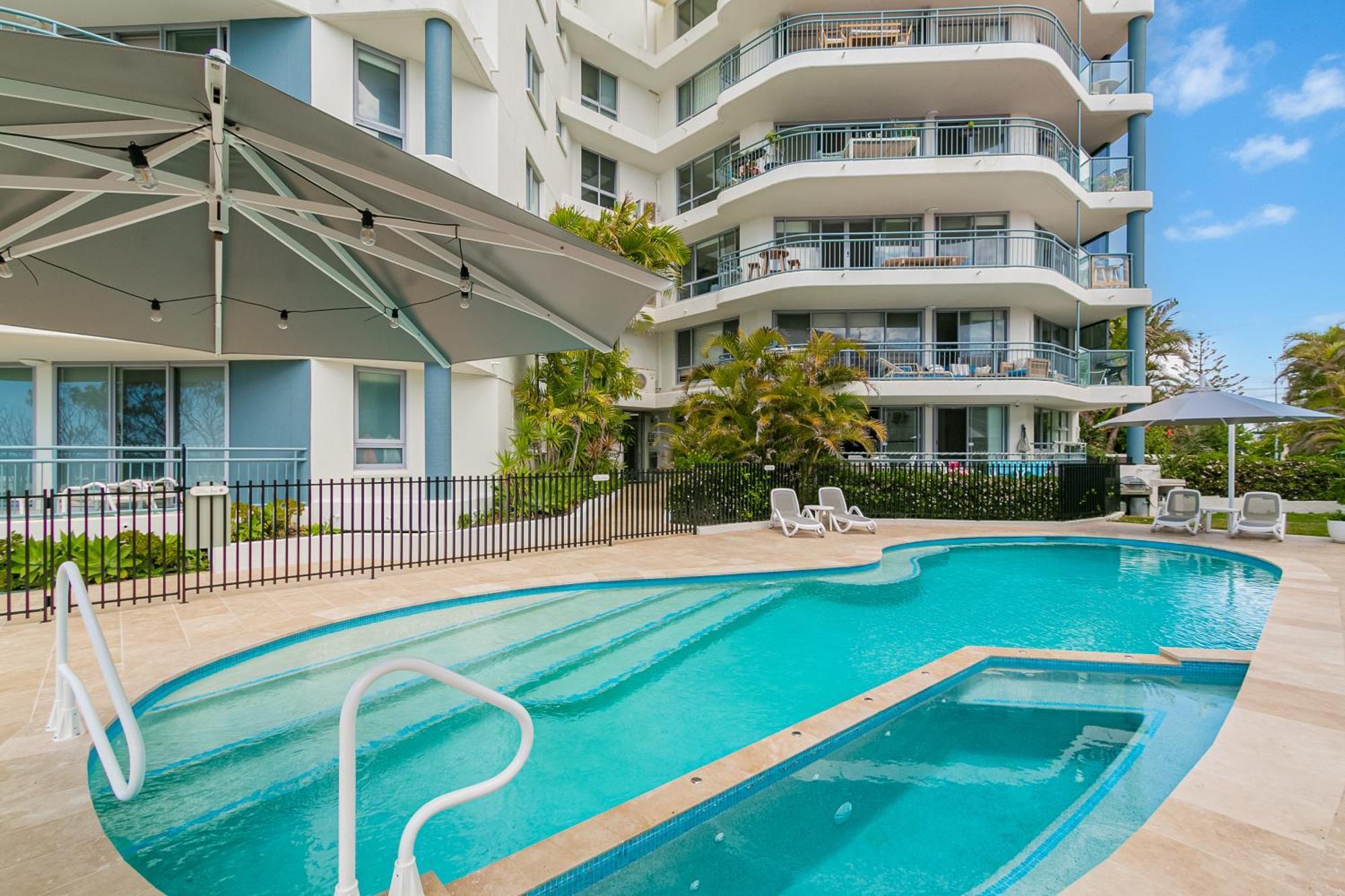 Oceanside Resort - Absolute Beachfront Apartments Gold Coast Zewnętrze zdjęcie