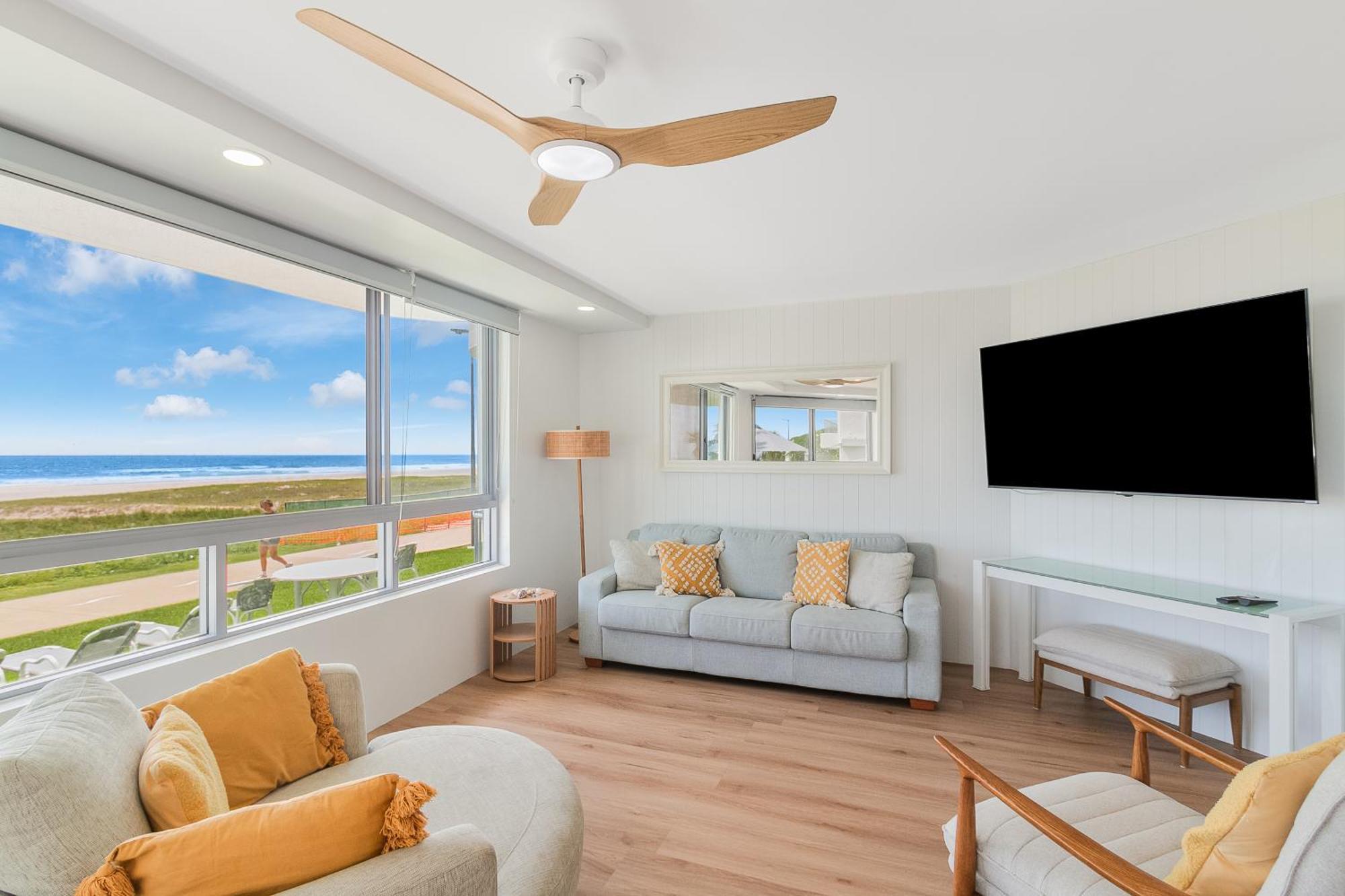 Oceanside Resort - Absolute Beachfront Apartments Gold Coast Zewnętrze zdjęcie