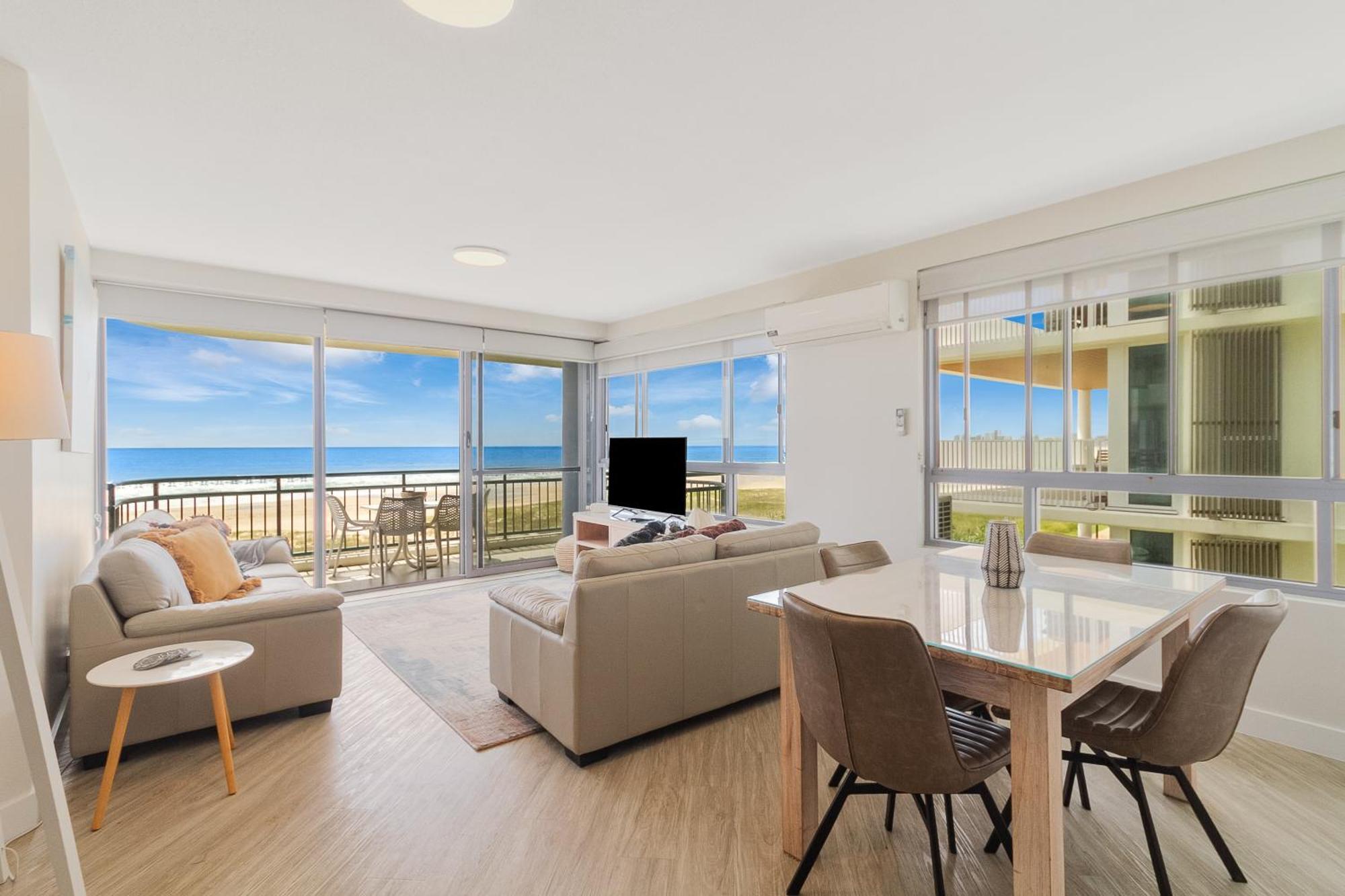 Oceanside Resort - Absolute Beachfront Apartments Gold Coast Zewnętrze zdjęcie