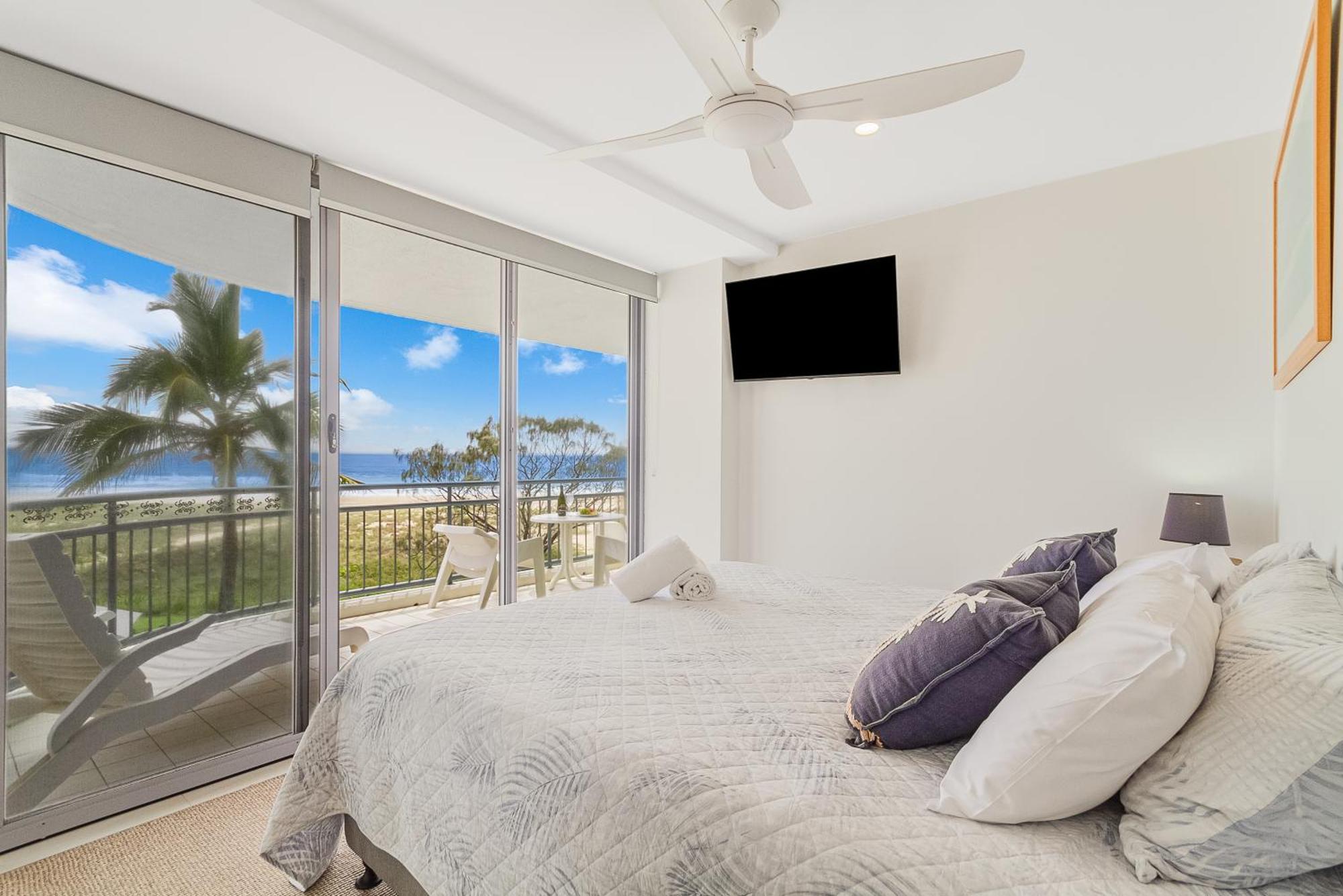 Oceanside Resort - Absolute Beachfront Apartments Gold Coast Zewnętrze zdjęcie
