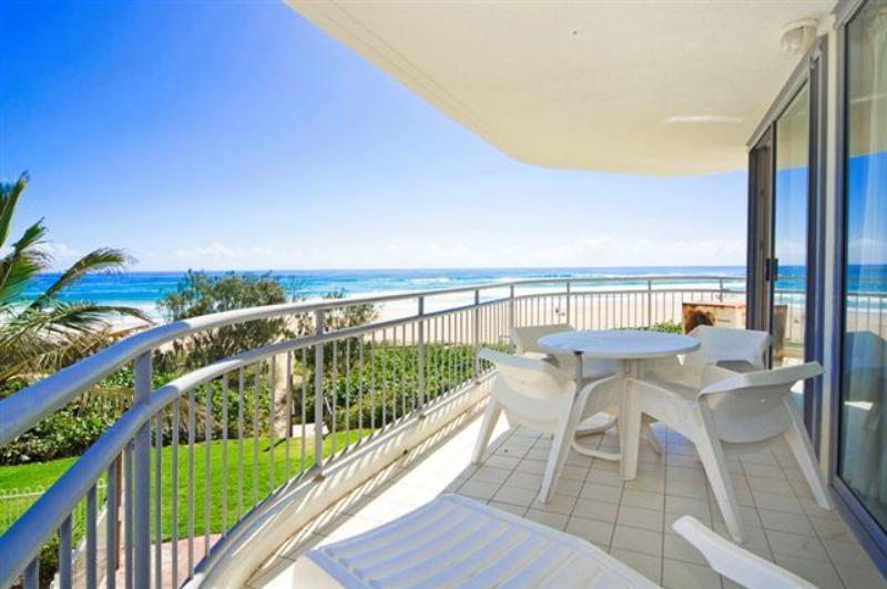 Oceanside Resort - Absolute Beachfront Apartments Gold Coast Zewnętrze zdjęcie