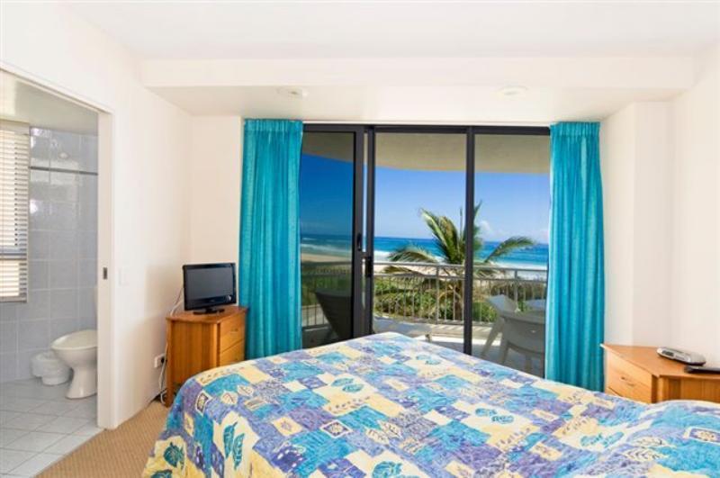 Oceanside Resort - Absolute Beachfront Apartments Gold Coast Zewnętrze zdjęcie