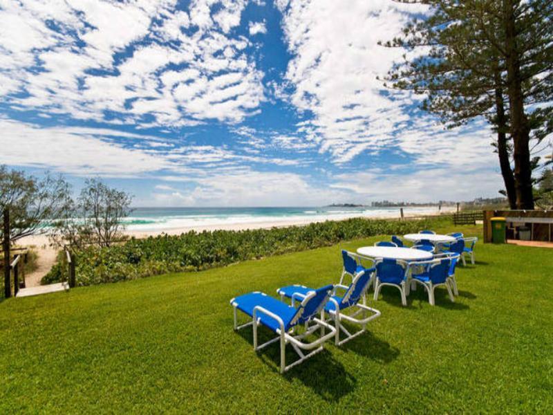 Oceanside Resort - Absolute Beachfront Apartments Gold Coast Zewnętrze zdjęcie