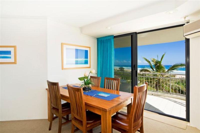 Oceanside Resort - Absolute Beachfront Apartments Gold Coast Zewnętrze zdjęcie