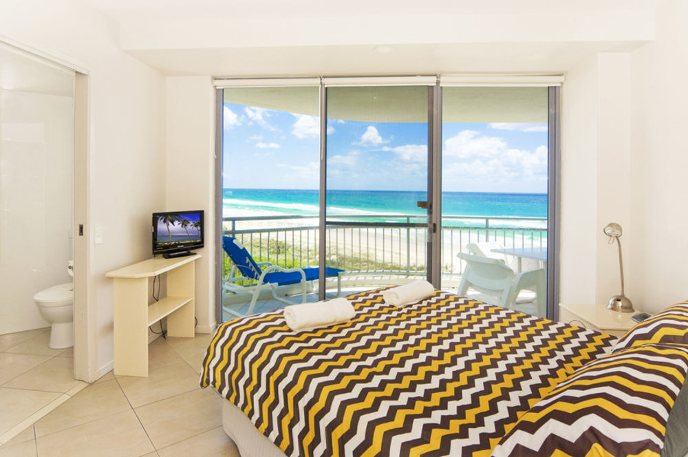 Oceanside Resort - Absolute Beachfront Apartments Gold Coast Zewnętrze zdjęcie