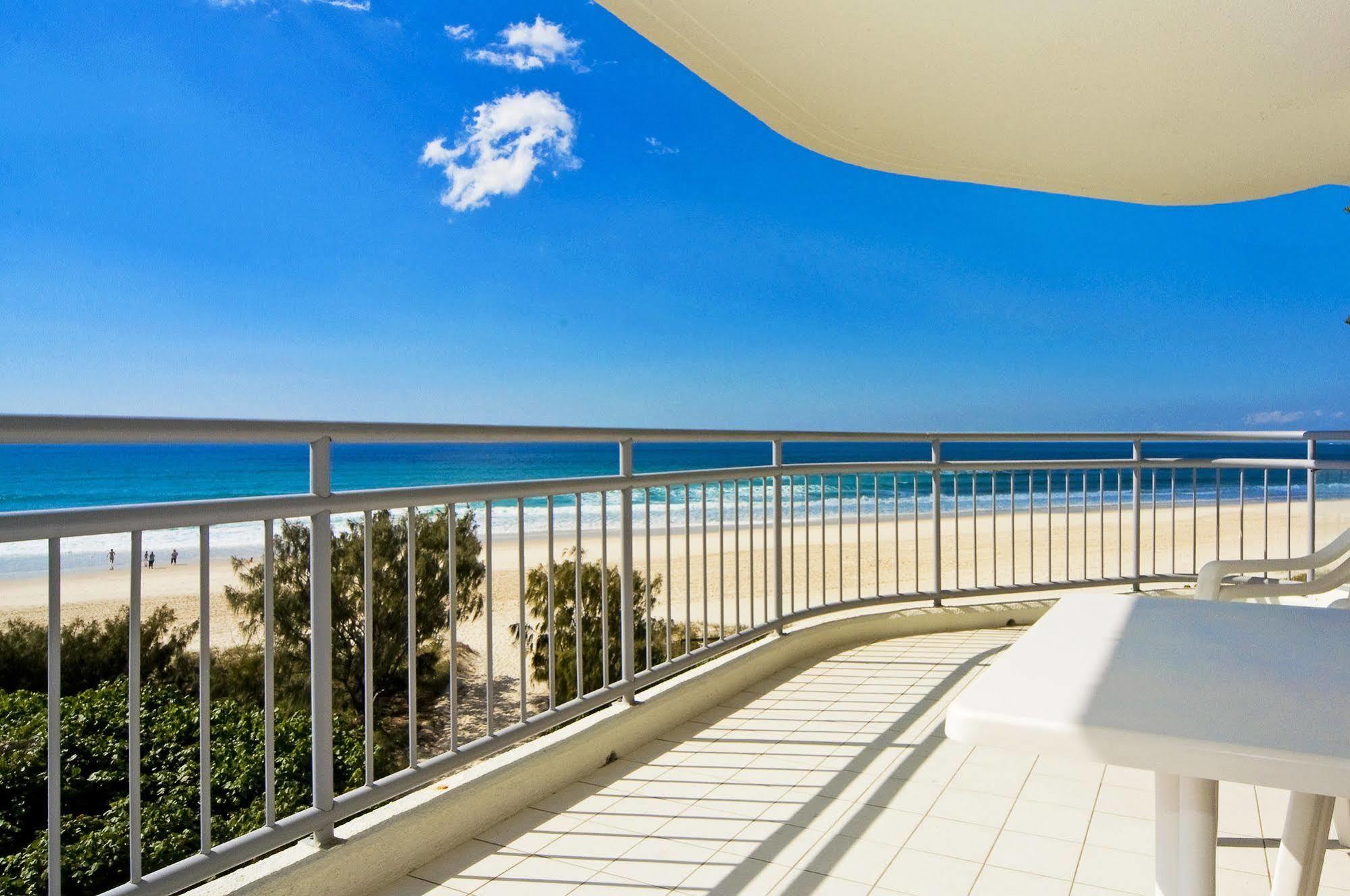 Oceanside Resort - Absolute Beachfront Apartments Gold Coast Zewnętrze zdjęcie