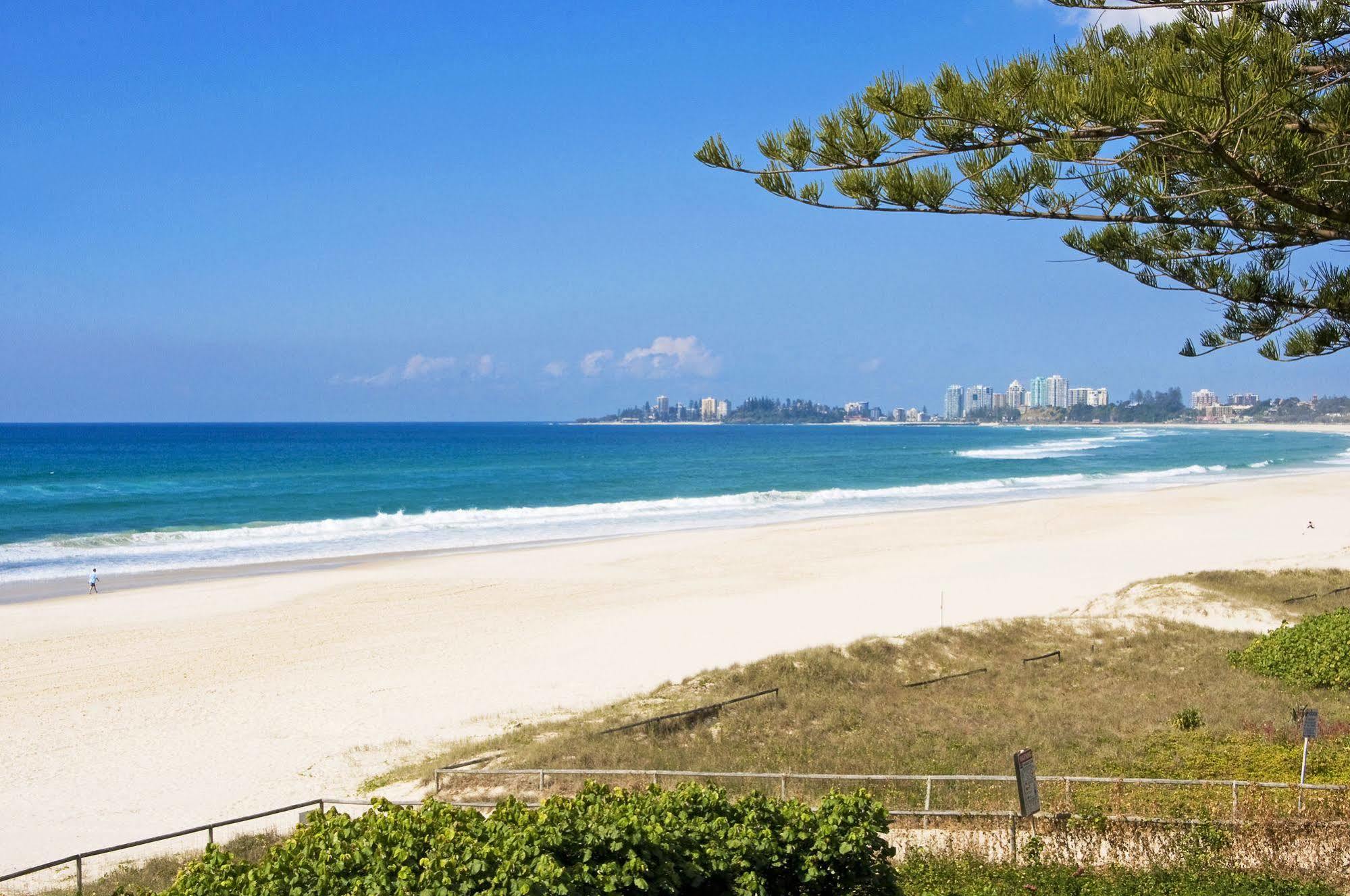 Oceanside Resort - Absolute Beachfront Apartments Gold Coast Zewnętrze zdjęcie